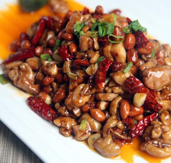 Tempero Oriental Shopping Total - O frango é uma das carnes mais consumidas  no mundo. A origem do Frango Xadrez vem da dinastia Qing, na província de  Sichuan, onde havia um governador